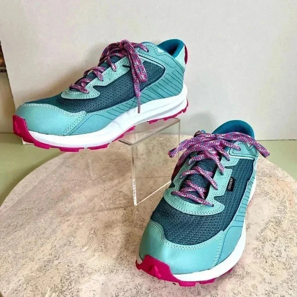The North Face woman’s Blue Pink Fastpack Hiker Waterproof Sneakers Shoes Size 6 - Picture 1 of 10